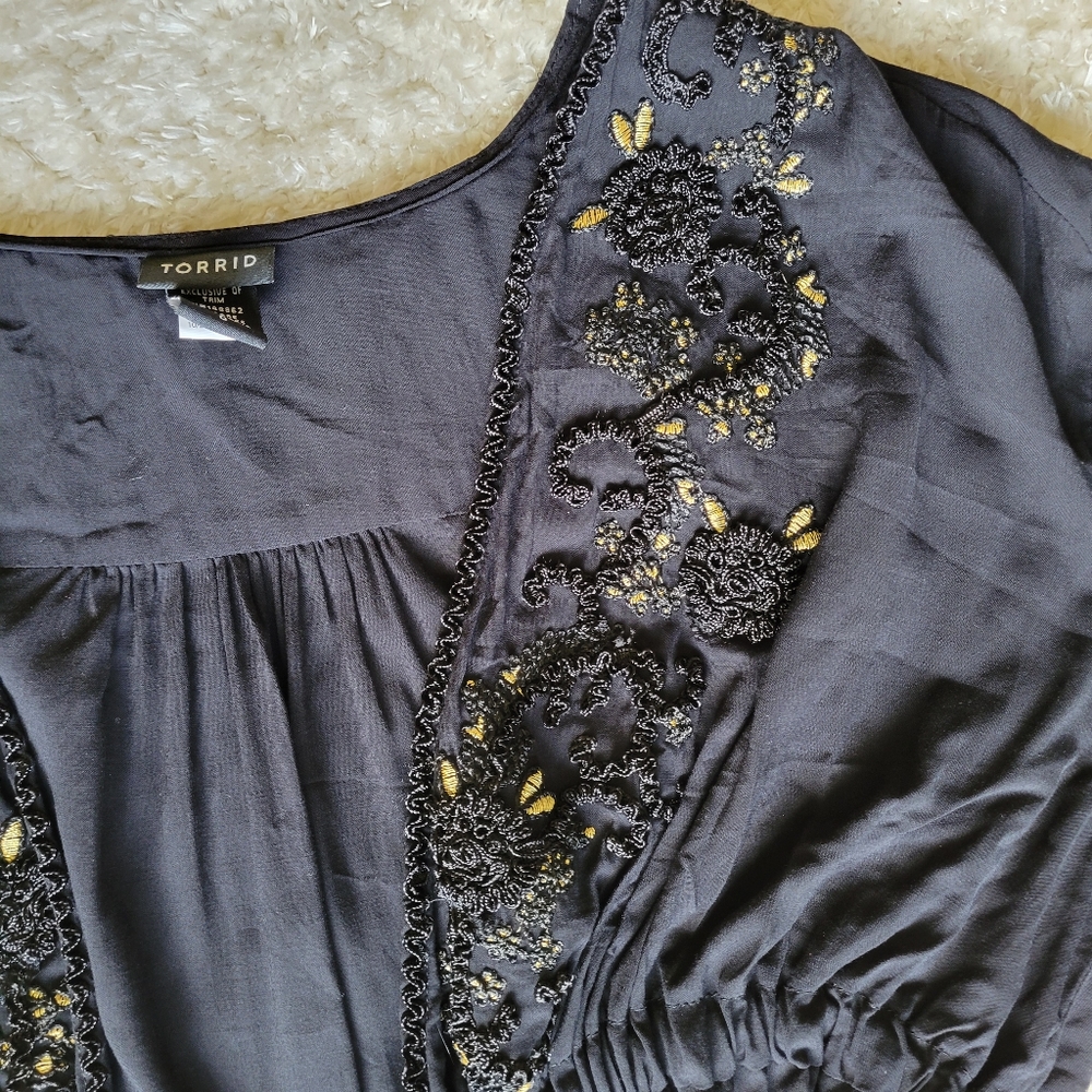 Torrid self-tie duster with black and gold embroidered Challis size 0 - Picture 6 of 11